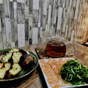 パン,クロワッサン,おやつ,菓子パン,チョコレート, サーモン,鮭,ノルウェイサーモン,おかひじき,刺身,サラダ,