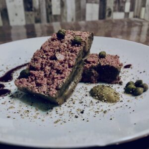 パテドカンパーニュ,フランス料理,田舎料理,パテ,レバー料理,赤ワインソース,ケッパー,カンポットペッパー,